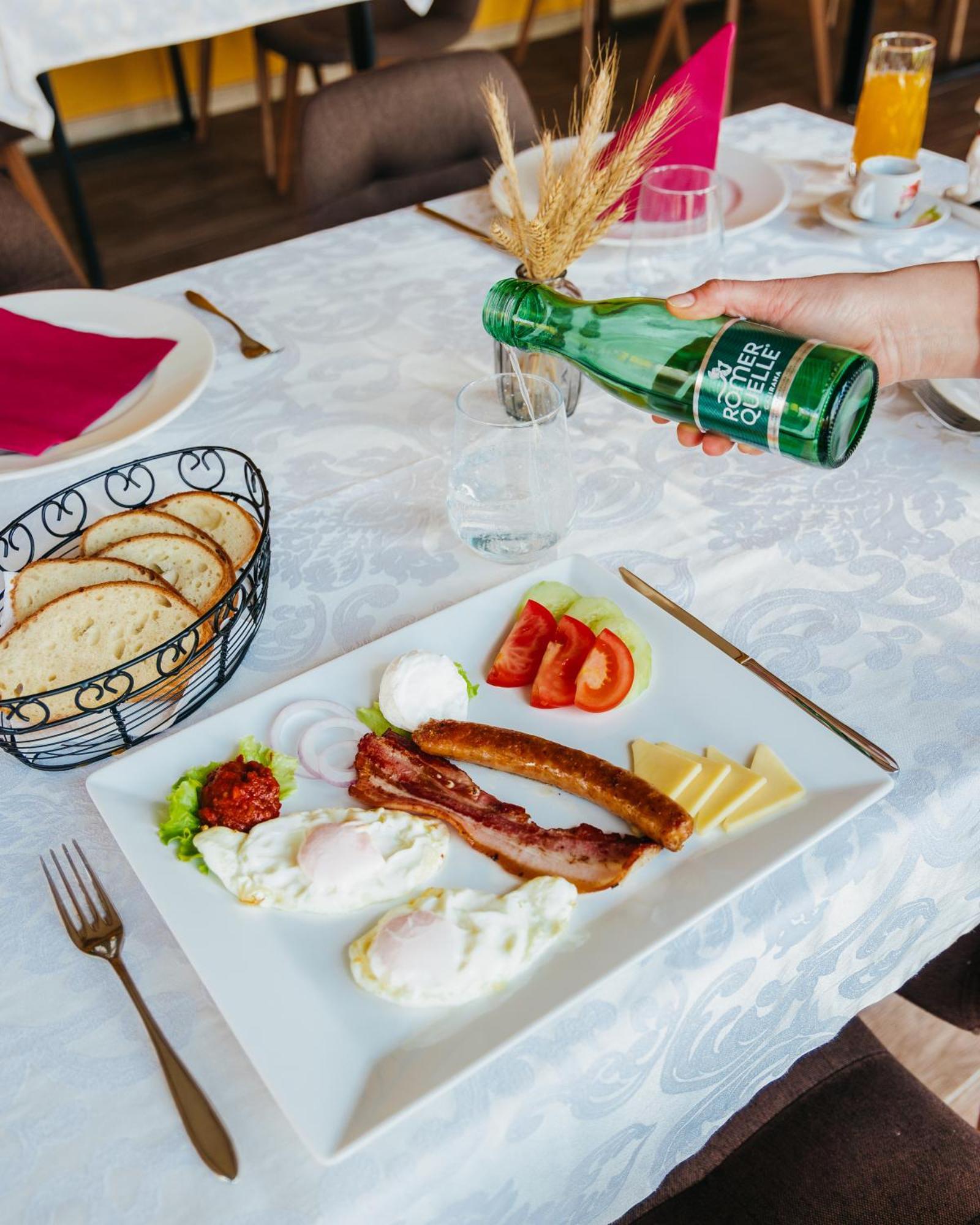 Pansion Mihica Dvori Hotel Babina Greda Kültér fotó