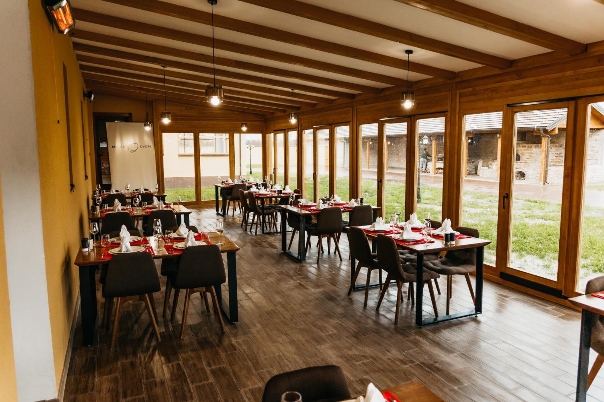 Pansion Mihica Dvori Hotel Babina Greda Kültér fotó