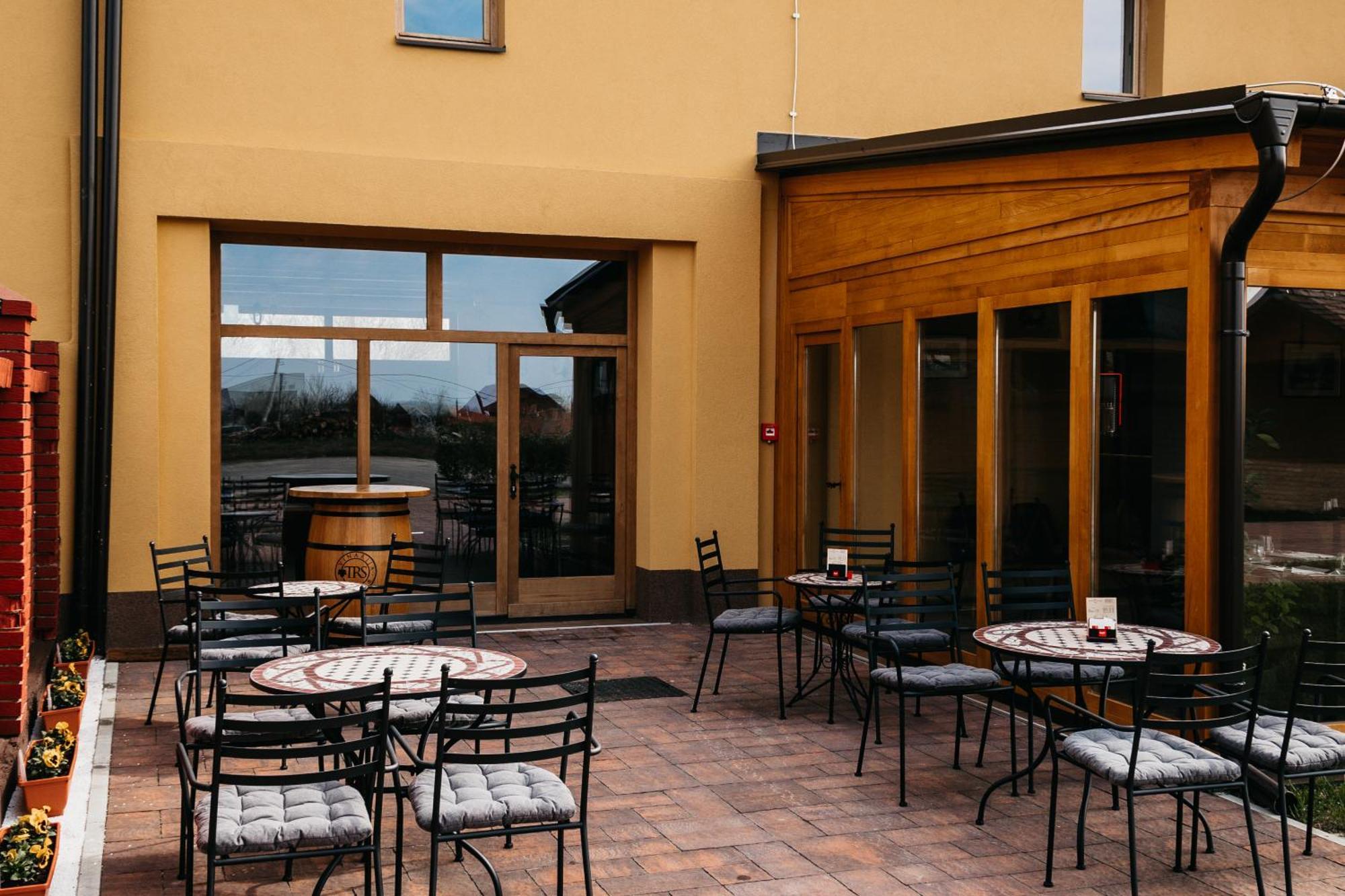 Pansion Mihica Dvori Hotel Babina Greda Kültér fotó