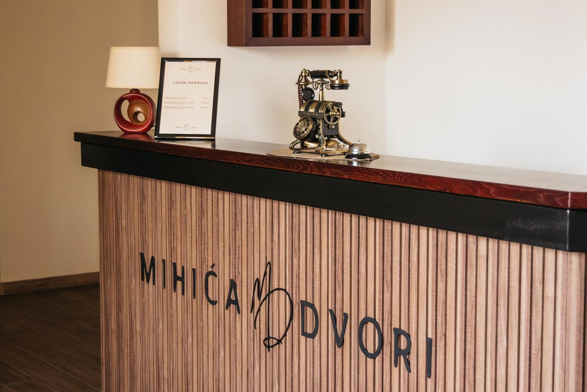 Pansion Mihica Dvori Hotel Babina Greda Kültér fotó